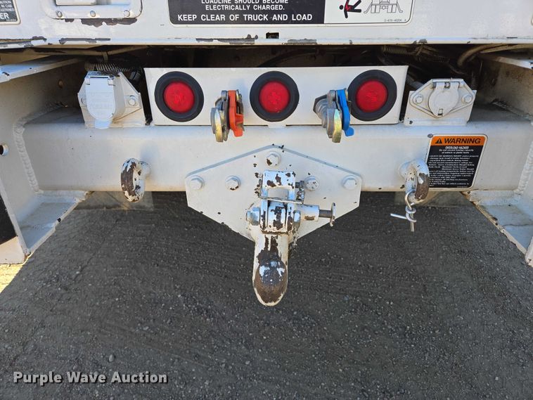 image for item EB1159 2001 GMC C7500 digger derrick truck