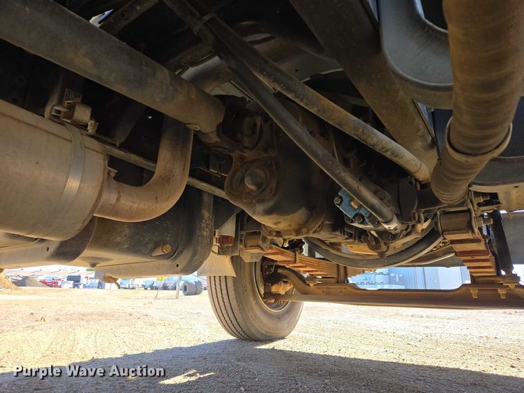 image for item EB1159 2001 GMC C7500 digger derrick truck