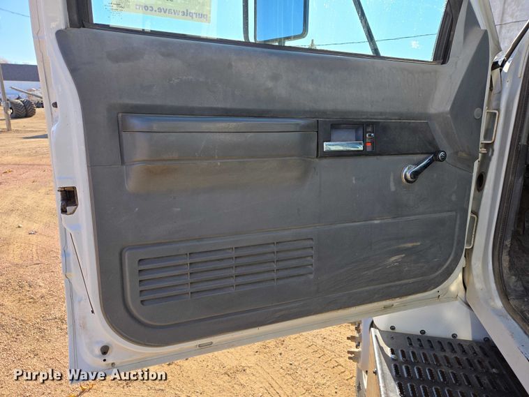 image for item EB1159 2001 GMC C7500 digger derrick truck