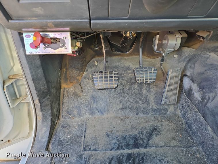 image for item EB1159 2001 GMC C7500 digger derrick truck