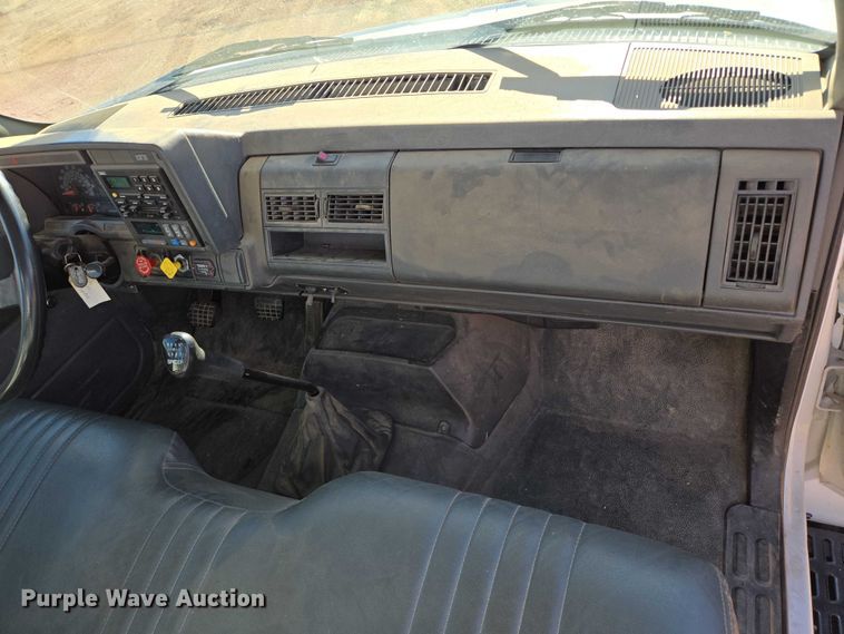 image for item EB1159 2001 GMC C7500 digger derrick truck