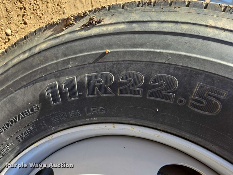 image for item EB1159 2001 GMC C7500 digger derrick truck