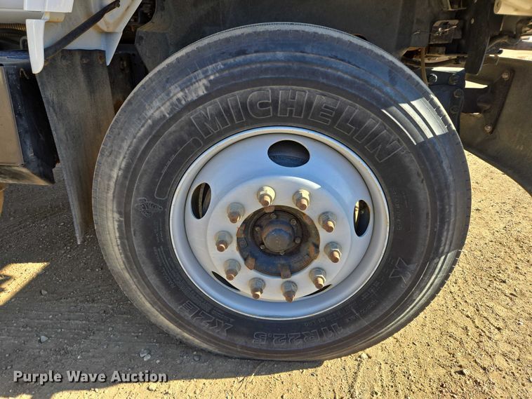 image for item EB1159 2001 GMC C7500 digger derrick truck