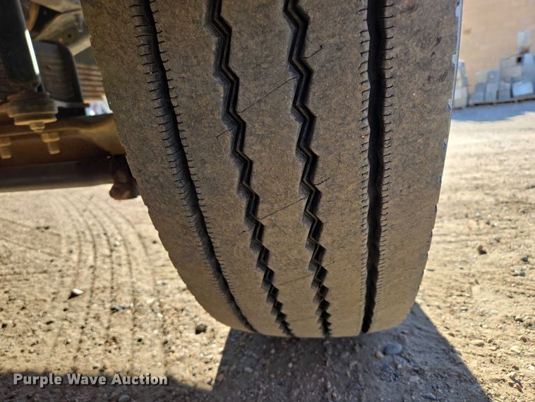 image for item EB1159 2001 GMC C7500 digger derrick truck