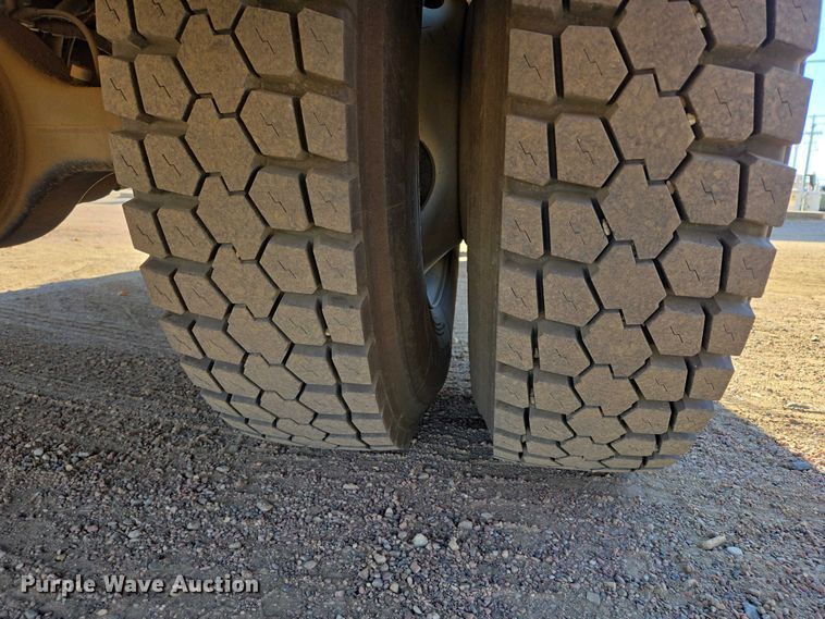 image for item EB1159 2001 GMC C7500 digger derrick truck