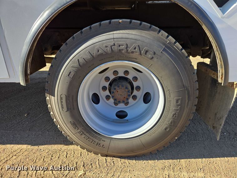 image for item EB1159 2001 GMC C7500 digger derrick truck