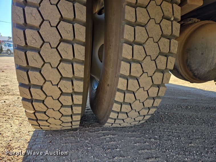 image for item EB1159 2001 GMC C7500 digger derrick truck