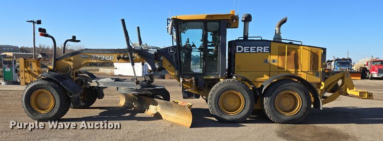 image for item EB1165 2015 John Deere 772G motor grader