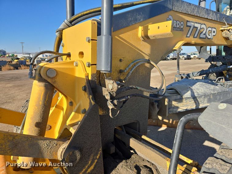 image for item EB1165 2015 John Deere 772G motor grader