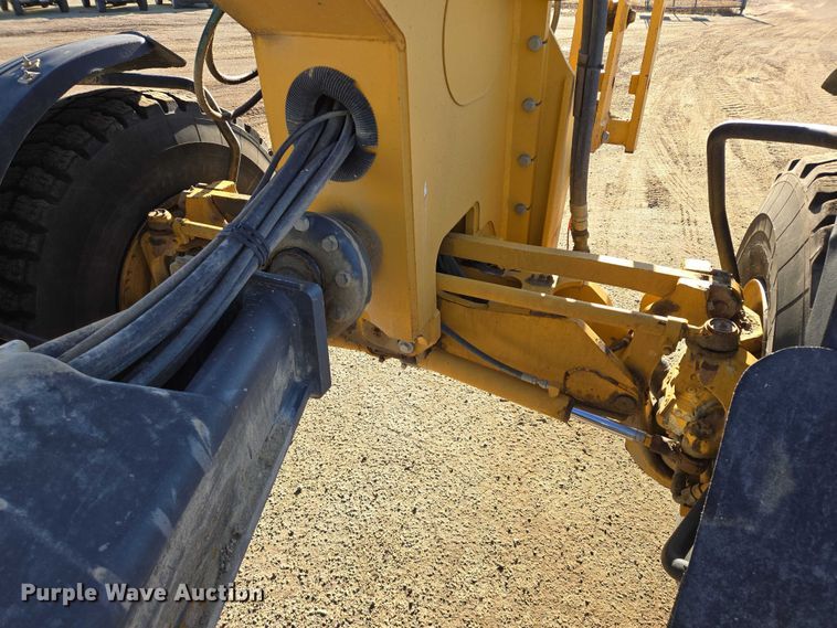 image for item EB1165 2015 John Deere 772G motor grader