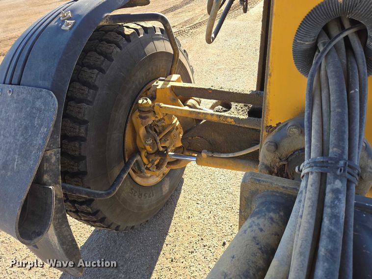 image for item EB1165 2015 John Deere 772G motor grader