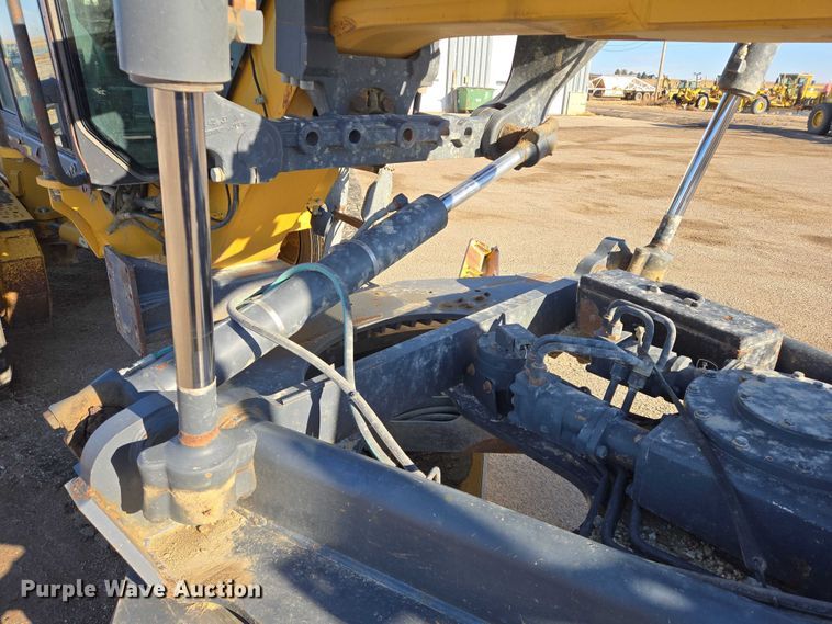 image for item EB1165 2015 John Deere 772G motor grader