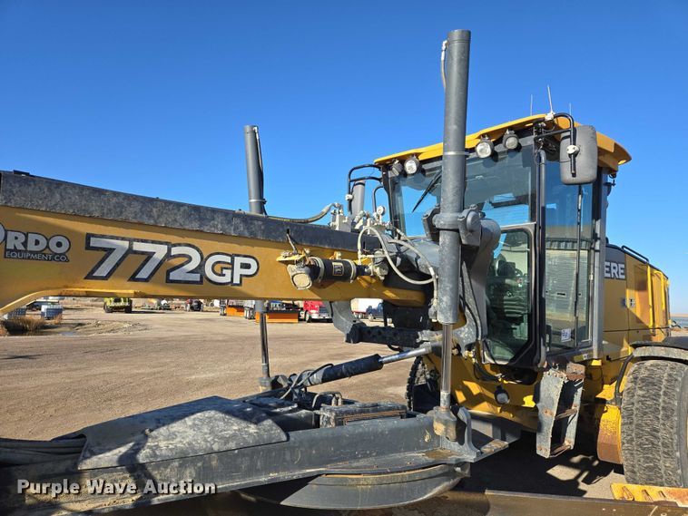 image for item EB1165 2015 John Deere 772G motor grader