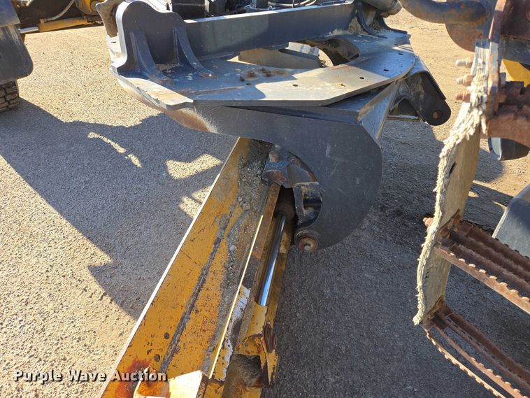 image for item EB1165 2015 John Deere 772G motor grader