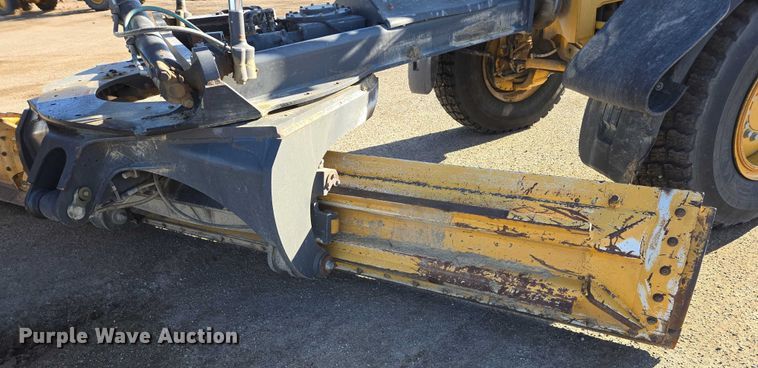 image for item EB1165 2015 John Deere 772G motor grader