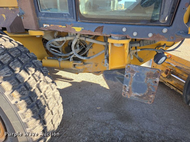 image for item EB1165 2015 John Deere 772G motor grader