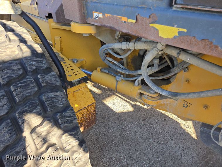 image for item EB1165 2015 John Deere 772G motor grader