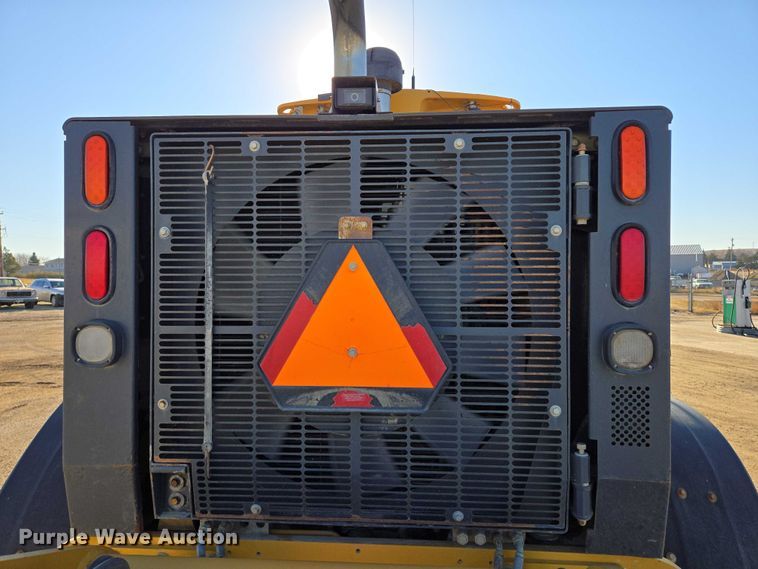 image for item EB1165 2015 John Deere 772G motor grader