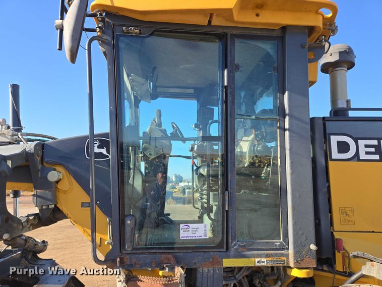 image for item EB1165 2015 John Deere 772G motor grader