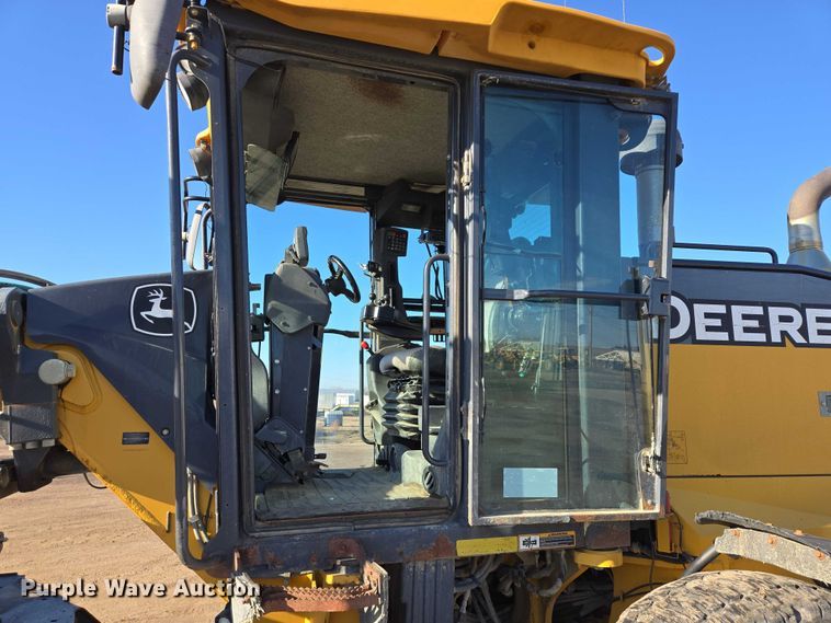 image for item EB1165 2015 John Deere 772G motor grader