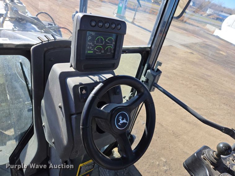 image for item EB1165 2015 John Deere 772G motor grader