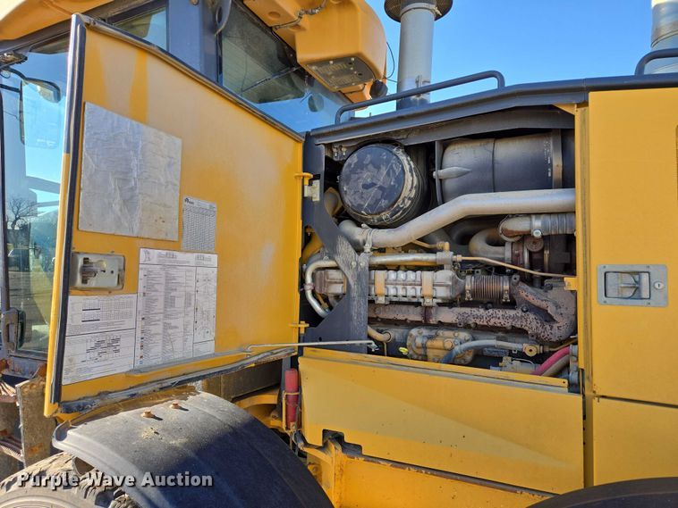 image for item EB1165 2015 John Deere 772G motor grader