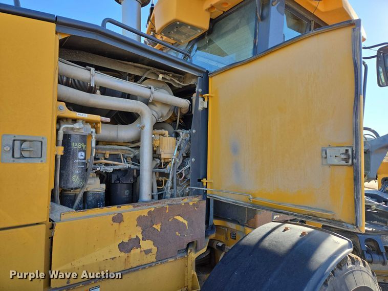 image for item EB1165 2015 John Deere 772G motor grader