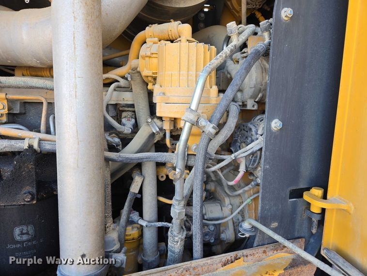 image for item EB1165 2015 John Deere 772G motor grader