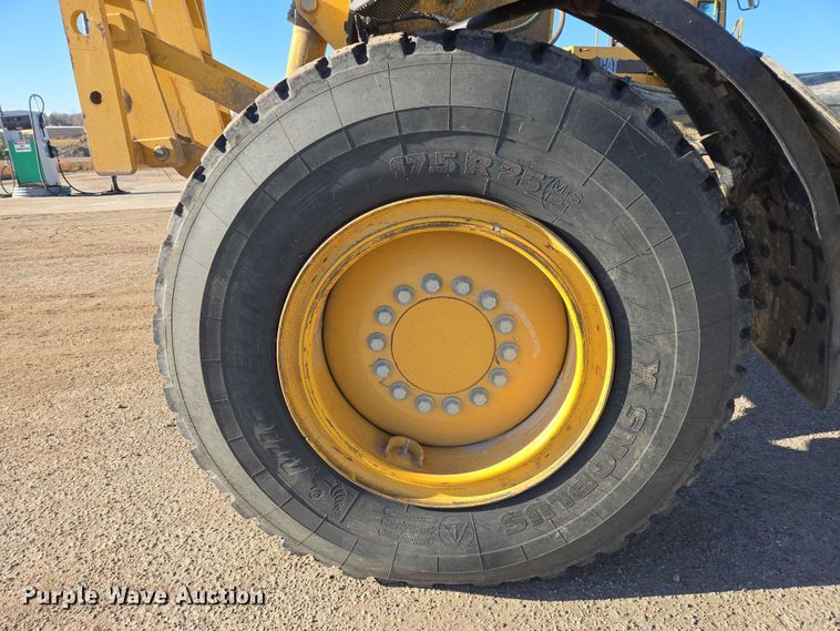 image for item EB1165 2015 John Deere 772G motor grader