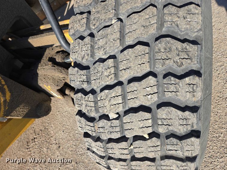 image for item EB1165 2015 John Deere 772G motor grader