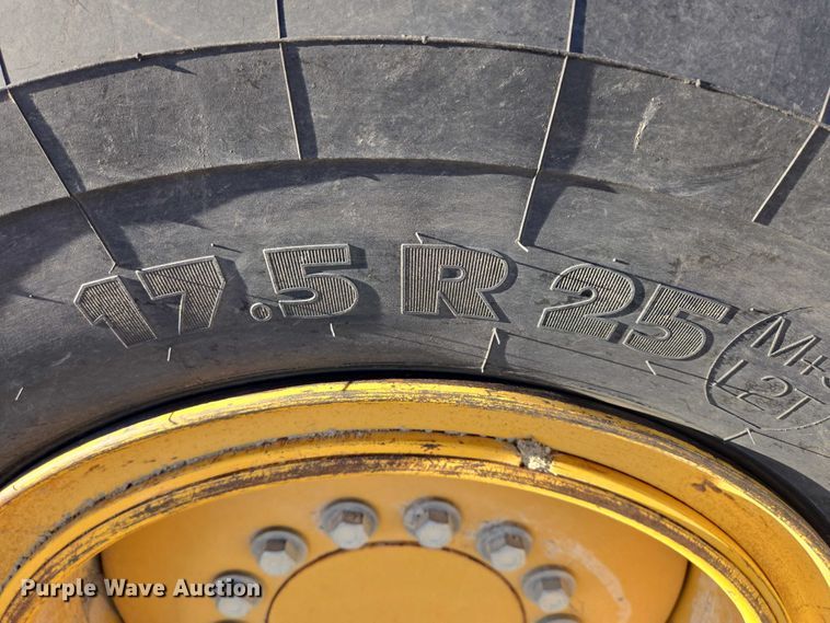 image for item EB1165 2015 John Deere 772G motor grader