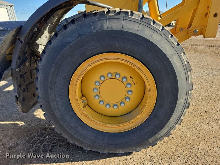 image for item EB1165 2015 John Deere 772G motor grader