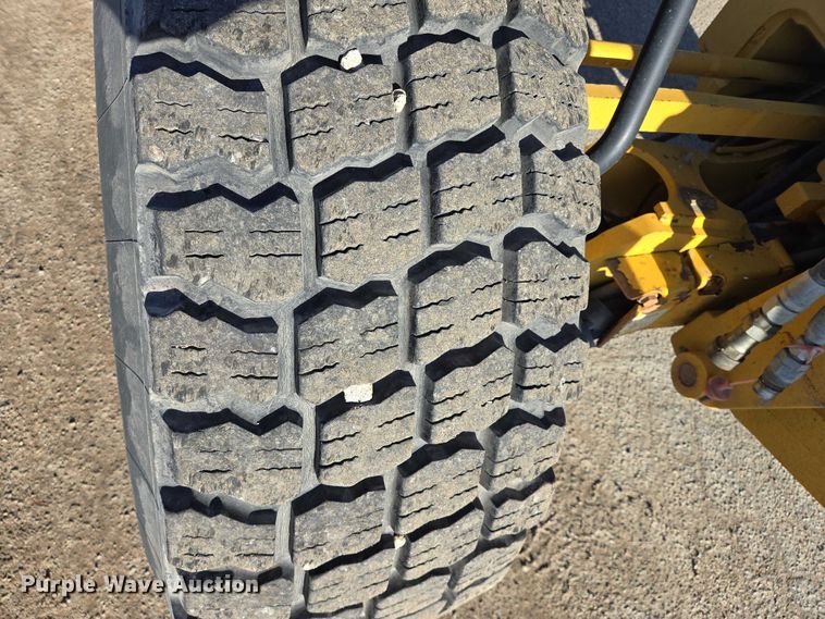 image for item EB1165 2015 John Deere 772G motor grader