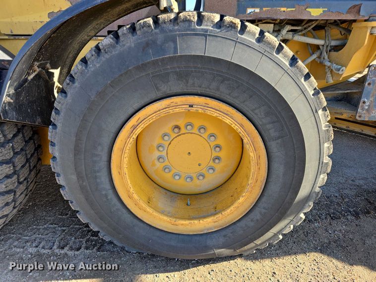 image for item EB1165 2015 John Deere 772G motor grader