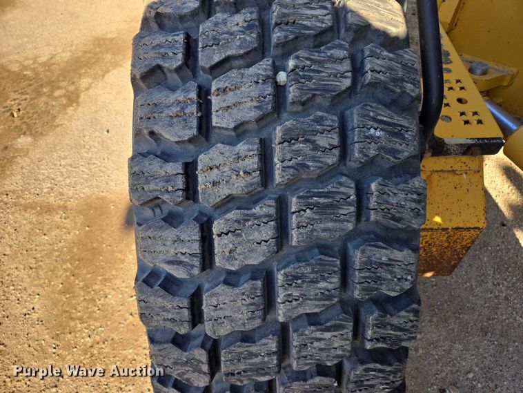 image for item EB1165 2015 John Deere 772G motor grader