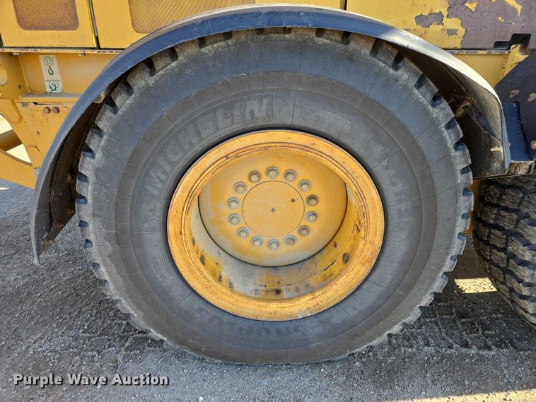 image for item EB1165 2015 John Deere 772G motor grader