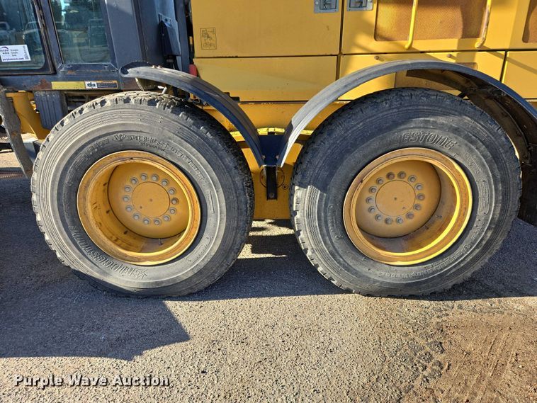 image for item EB1165 2015 John Deere 772G motor grader