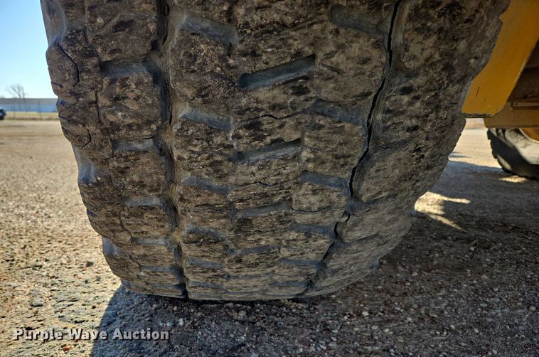 image for item EB1165 2015 John Deere 772G motor grader