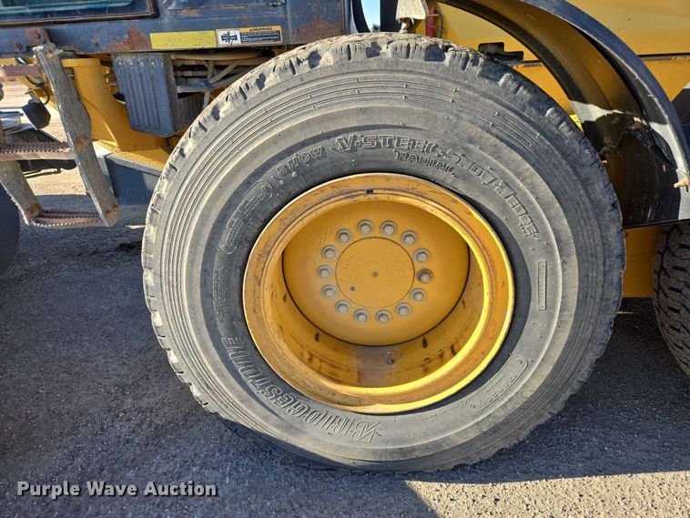 image for item EB1165 2015 John Deere 772G motor grader