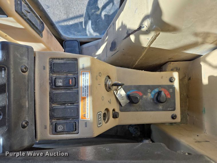 image for item EB1166 2002 Caterpillar 140H VHP motor grader