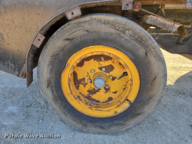 image for item EB1169 Hyster C530 Compactor pneumatic roller