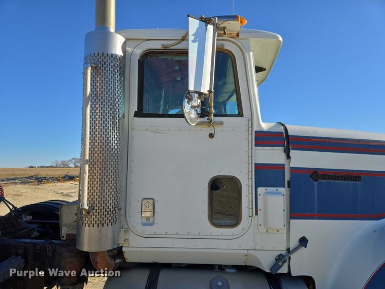 image for item EB1171 1994 International 9300 semi truck