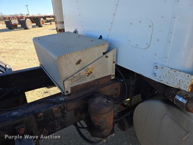 image for item EB1171 1994 International 9300 semi truck