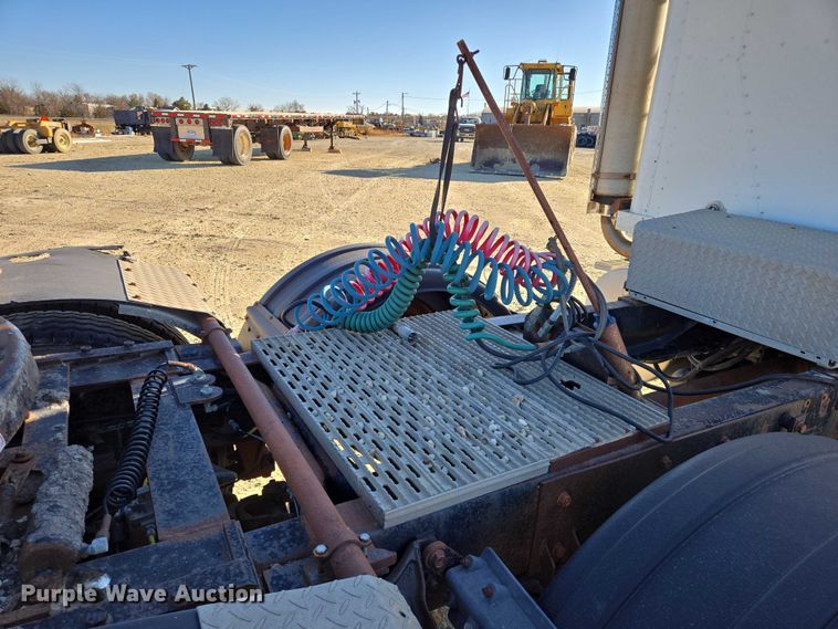 image for item EB1171 1994 International 9300 semi truck