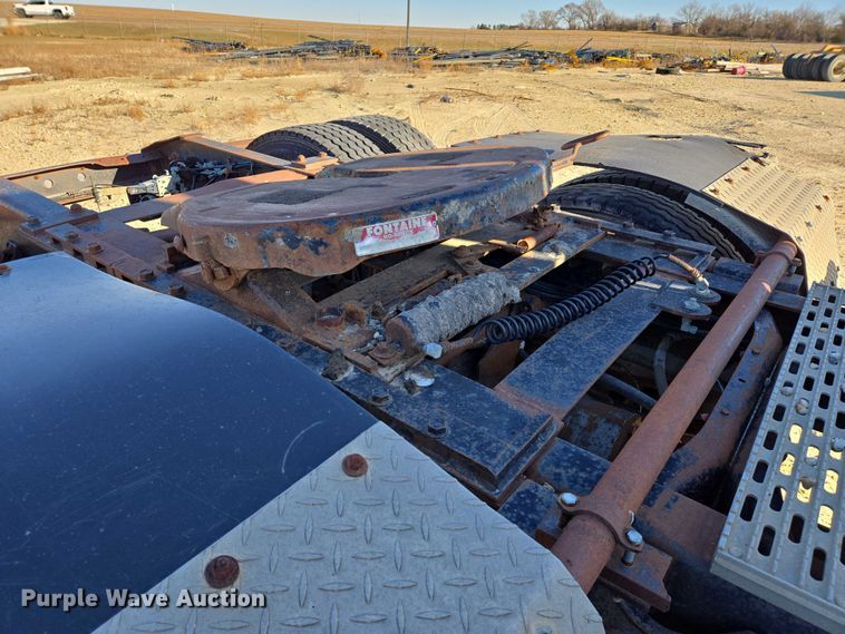 image for item EB1171 1994 International 9300 semi truck