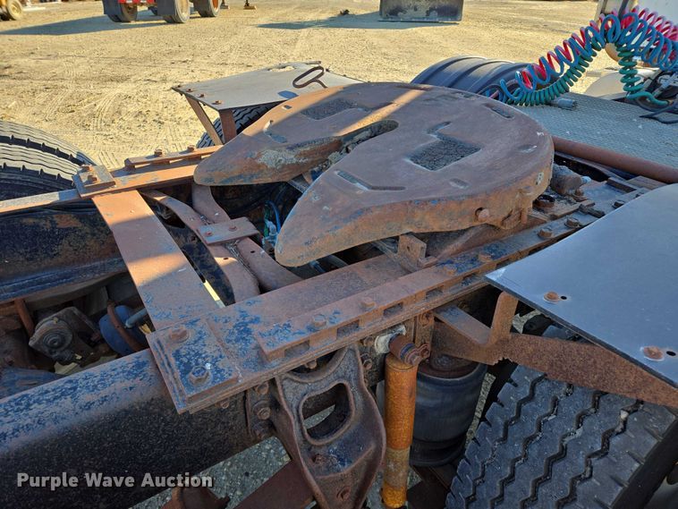 image for item EB1171 1994 International 9300 semi truck