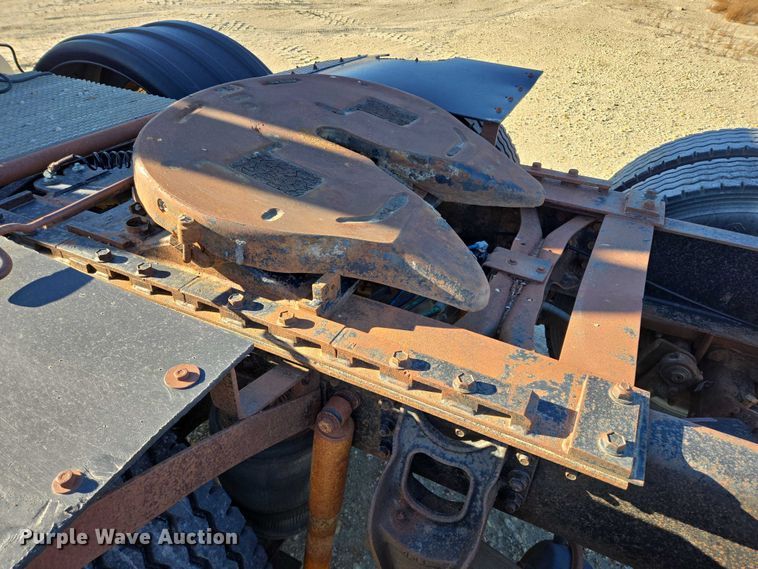 image for item EB1171 1994 International 9300 semi truck