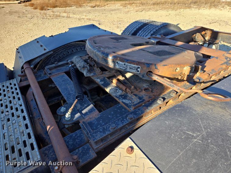 image for item EB1171 1994 International 9300 semi truck