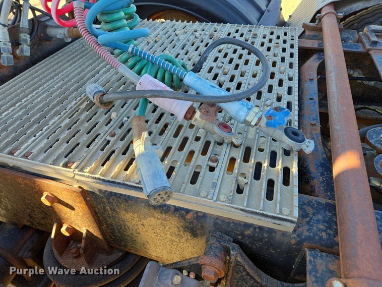 image for item EB1171 1994 International 9300 semi truck