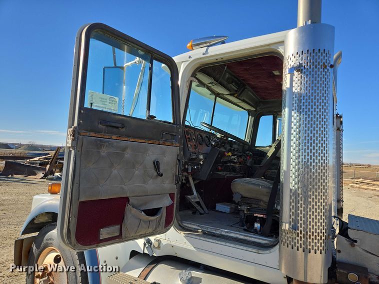 image for item EB1171 1994 International 9300 semi truck